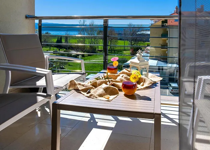 Apartment Cocco Modern Omiš